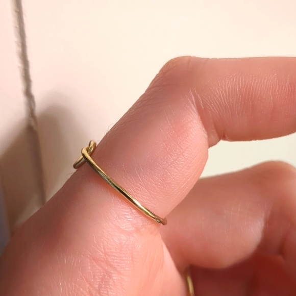10kt yellow gold Knot ring - Picture 2 of 3